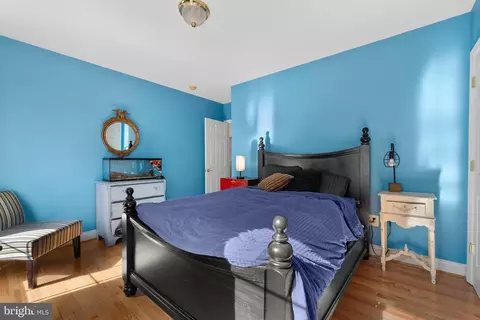 Bedroom - 6281 Timarron Cove Ln, Burke, VA 22015 photo 3 of 8