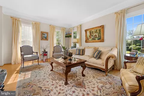 Living - 6281 Timarron Cove Ln, Burke, VA 22015 photo 2 of 6