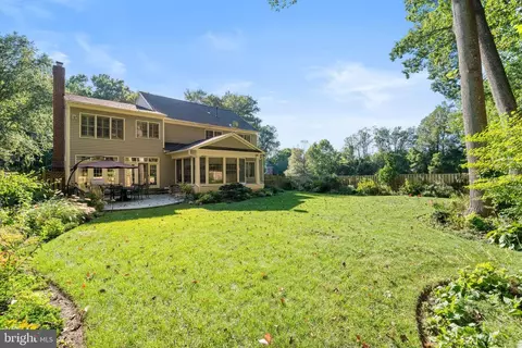 Exterior - 6281 Timarron Cove Ln, Burke, VA 22015 photo 7 of 13