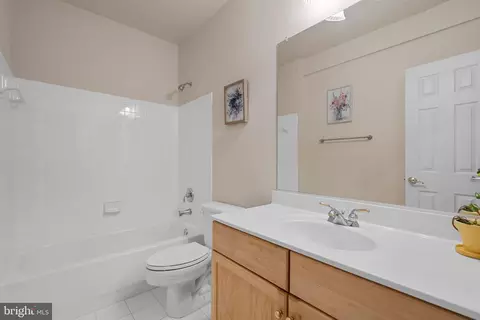 Bath - 6281 Timarron Cove Ln, Burke, VA 22015 photo 6 of 6
