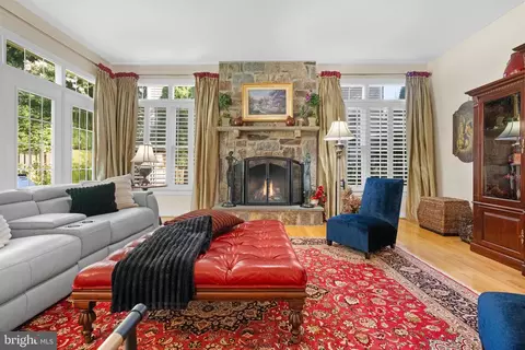 Living - 6281 Timarron Cove Ln, Burke, VA 22015 photo 3 of 6