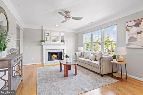 2812 Emma Lee St #303, Falls Church, VA 22042