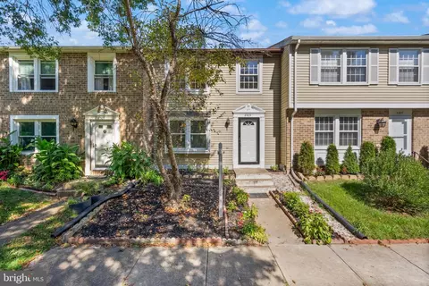 8305 Pondside Ter, Alexandria, VA 22309