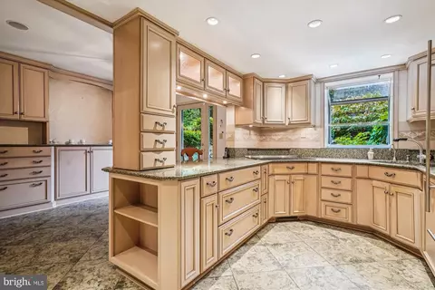 702 Belgrove Rd, Mclean, VA 22101 photo 5