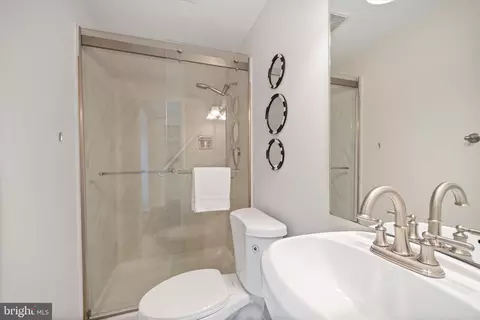 Bath - 2657 Chiswell Pl, Herndon, VA 20171 photo 2 of 3