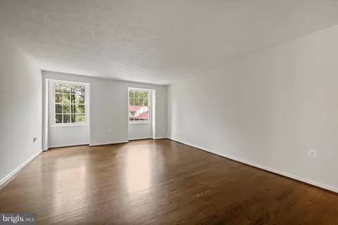 Living - 2657 Chiswell Pl, Herndon, VA 20171 photo 4 of 6