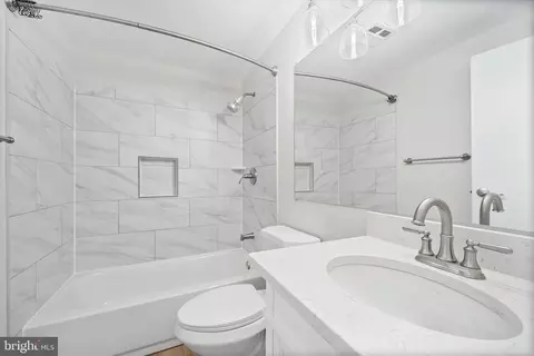 Bath - 2657 Chiswell Pl, Herndon, VA 20171 photo 3 of 3