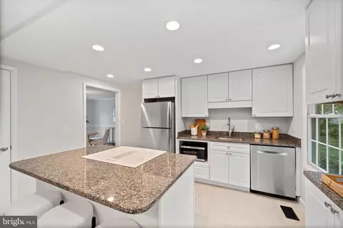 Kitchen - 2657 Chiswell Pl, Herndon, VA 20171 photo 2 of 4