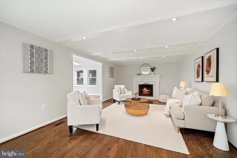 Living - 2657 Chiswell Pl, Herndon, VA 20171 photo 3 of 6