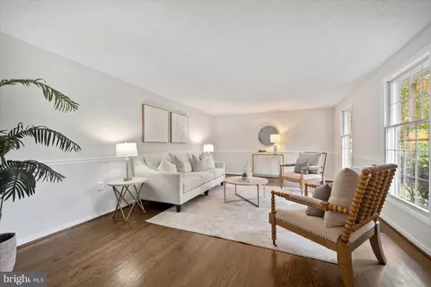 Living - 2657 Chiswell Pl, Herndon, VA 20171 photo 1 of 6