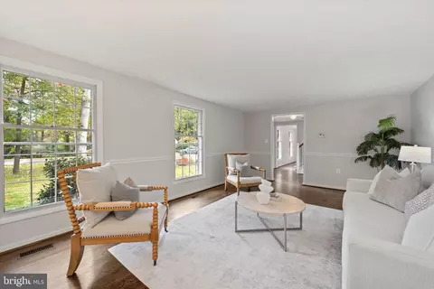 Living - 2657 Chiswell Pl, Herndon, VA 20171 photo 2 of 6