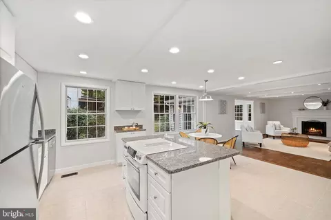 Kitchen - 2657 Chiswell Pl, Herndon, VA 20171 photo 3 of 4