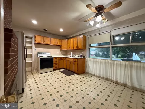 7319 Inzer St, Springfield, VA 22151 photo 5