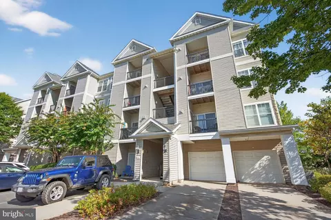 5123 J Travis Edward Way #J, Centreville, VA 20120