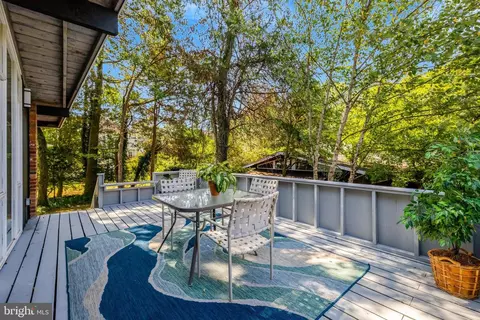 Exterior - 6655 Chilton Ct, Mclean, VA 22101 photo 12 of 14