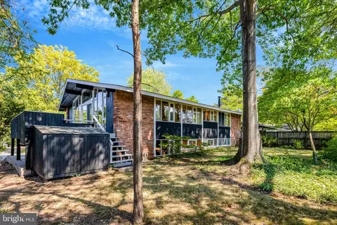 Exterior - 6655 Chilton Ct, Mclean, VA 22101 photo 8 of 14