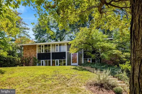 Exterior - 6655 Chilton Ct, Mclean, VA 22101 photo 13 of 14