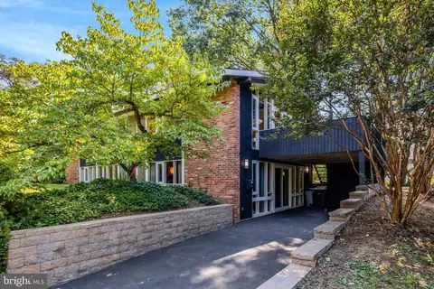 Exterior - 6655 Chilton Ct, Mclean, VA 22101 photo 6 of 14