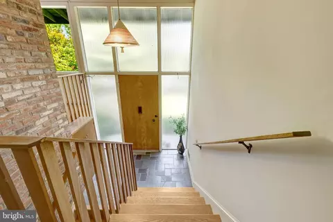 Entry Way - 6655 Chilton Ct, Mclean, VA 22101 photo 2 of 4