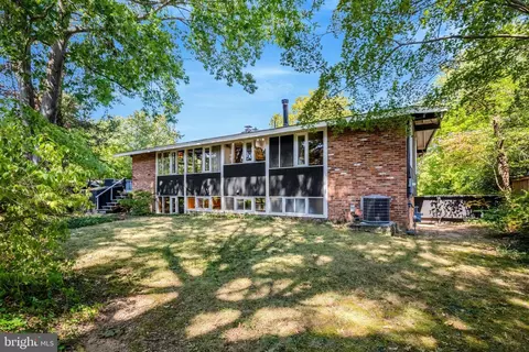 Exterior - 6655 Chilton Ct, Mclean, VA 22101 photo 9 of 14
