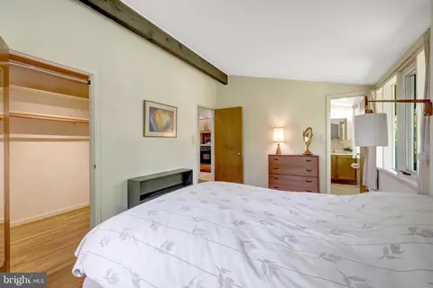Bedroom - 6655 Chilton Ct, Mclean, VA 22101 photo 3 of 8