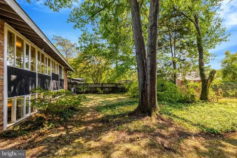 Exterior - 6655 Chilton Ct, Mclean, VA 22101 photo 7 of 14