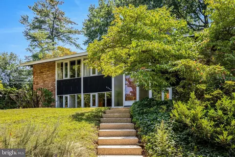 Exterior - 6655 Chilton Ct, Mclean, VA 22101 photo 3 of 14