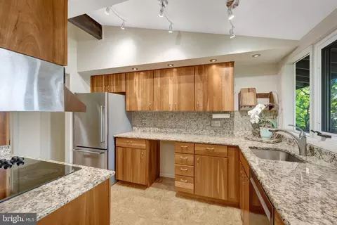 Kitchen - 6655 Chilton Ct, Mclean, VA 22101 photo 3 of 4