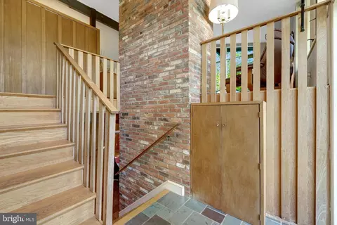 Entry Way - 6655 Chilton Ct, Mclean, VA 22101 photo 3 of 4