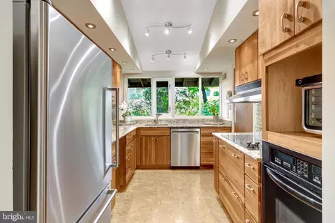 Kitchen - 6655 Chilton Ct, Mclean, VA 22101 photo 2 of 4