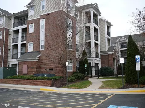 12958 Centre Park Cir #120, Herndon, VA 20171