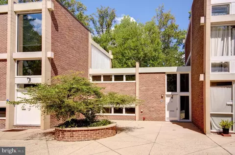 11533 Maple Ridge Rd, Reston, VA 20190