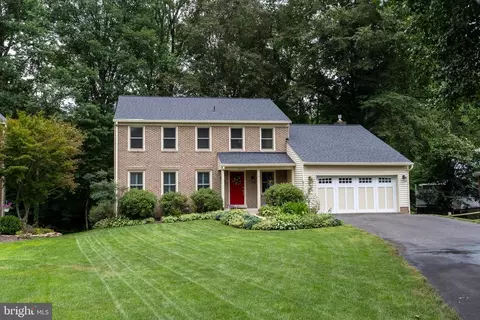10707 Paynes Church Dr, Fairfax, VA 22032
