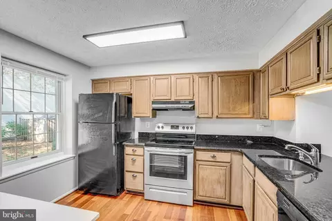 8422 Red Eagle Ct, Lorton, VA 22079 photo 6