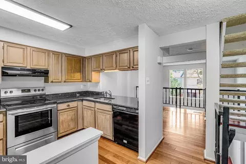 8422 Red Eagle Ct, Lorton, VA 22079 photo 9