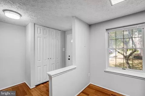 8422 Red Eagle Ct, Lorton, VA 22079 photo 4
