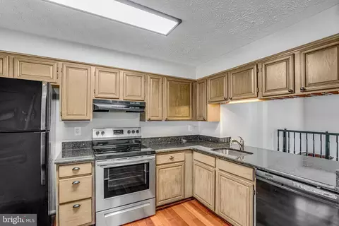 8422 Red Eagle Ct, Lorton, VA 22079 photo 7