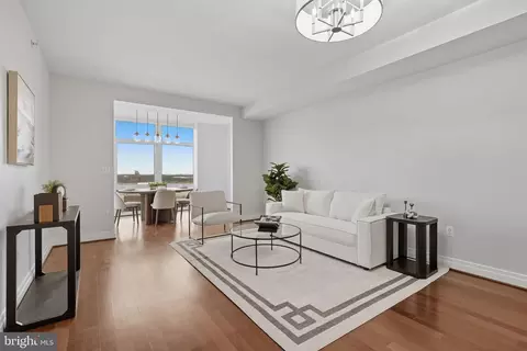 8220 Crestwood Heights Dr #914, Mclean, VA 22102