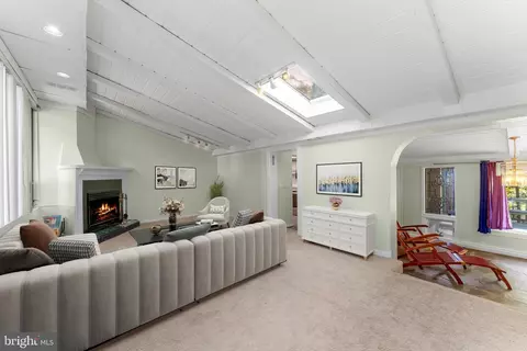 Living - 6636 Ridgeway Dr, Springfield, VA 22150 photo 3 of 6