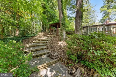 Exterior - 6636 Ridgeway Dr, Springfield, VA 22150 photo 4 of 6