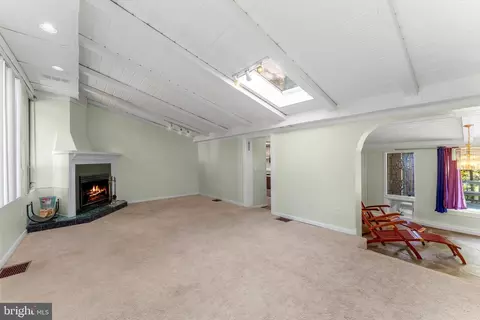 Living - 6636 Ridgeway Dr, Springfield, VA 22150 photo 4 of 6