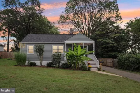 2937 Fairmont St, Falls Church, VA 22042