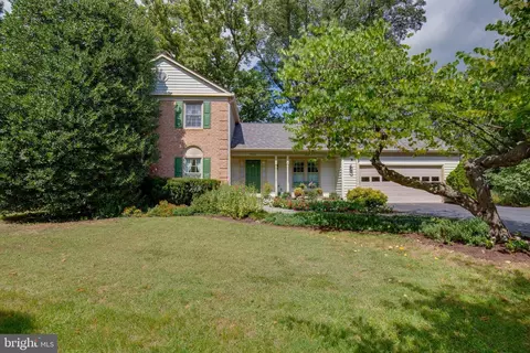 5920 6th St S, Falls Church, VA 22041