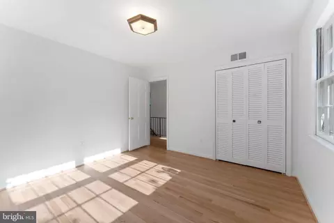 Bedroom - 1560 Forest Villa Ln, Mclean, VA 22101 photo 3 of 5