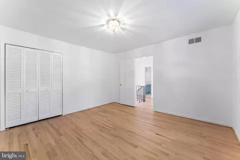 Bedroom - 1560 Forest Villa Ln, Mclean, VA 22101 photo 5 of 5