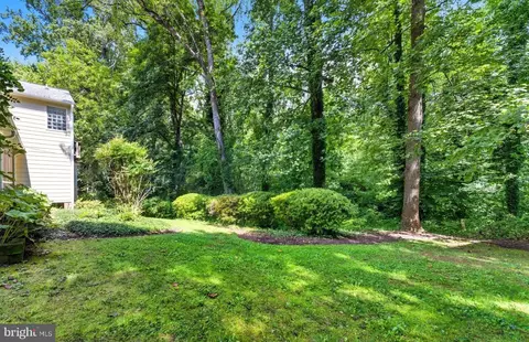 Exterior - 1560 Forest Villa Ln, Mclean, VA 22101 photo 5 of 7