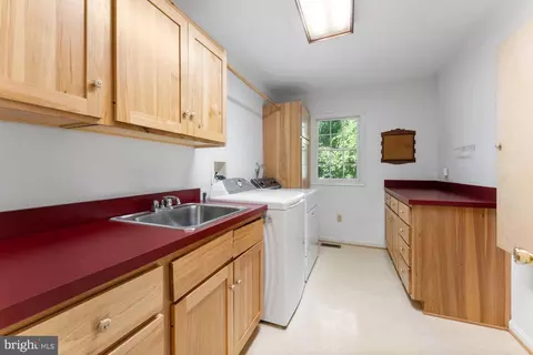 Other - 1560 Forest Villa Ln, Mclean, VA 22101 photo 6 of 25
