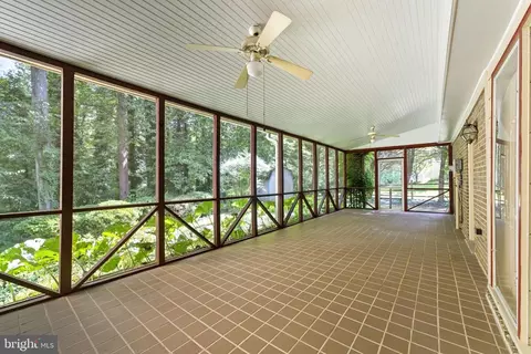 Exterior - 1560 Forest Villa Ln, Mclean, VA 22101 photo 3 of 7