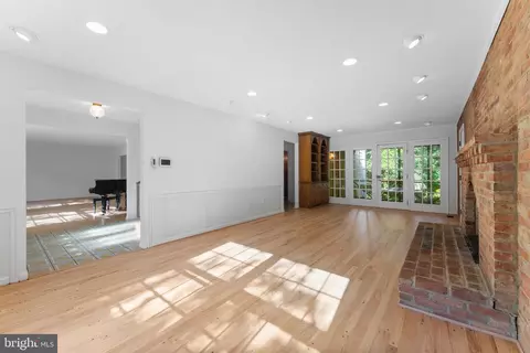 Living - 1560 Forest Villa Ln, Mclean, VA 22101 photo 5 of 9