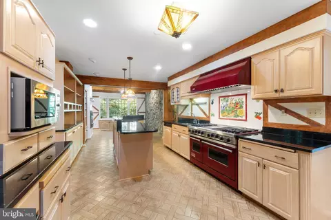 Kitchen - 1560 Forest Villa Ln, Mclean, VA 22101 photo 3 of 3